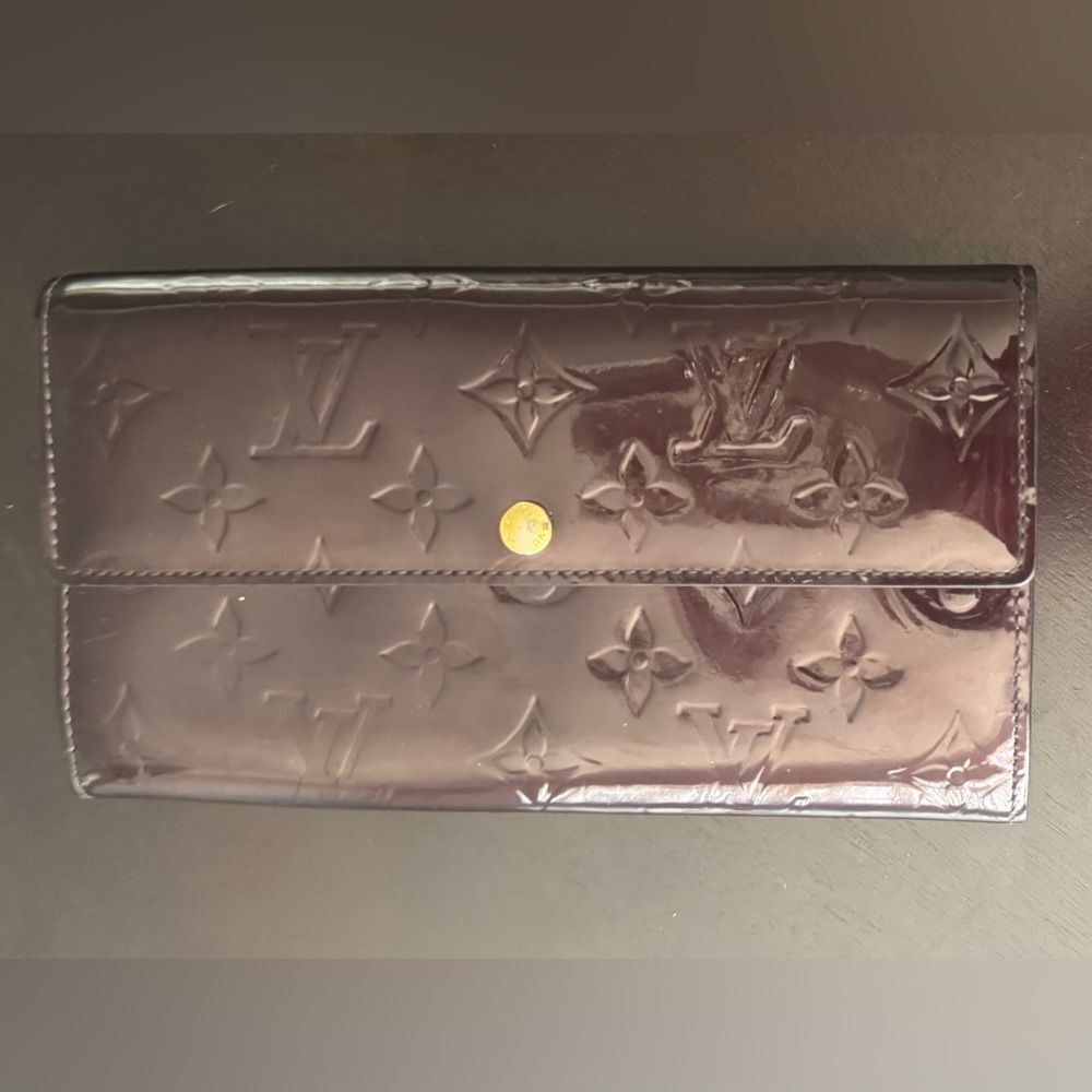 Louis Vuitton Vernis Amarant Sarah Wallet